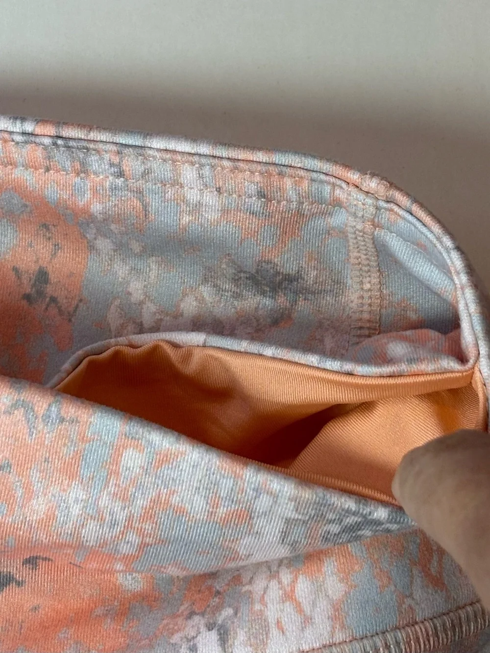 Alo Yoga Abstract Snake Print High Rise Leggings Peach Gray 28” Inseam